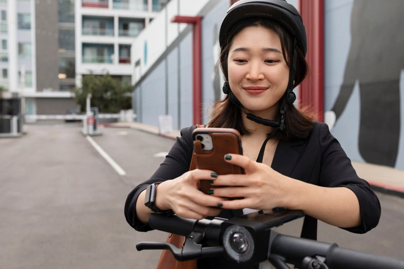 Personal din Asia pentru livrare