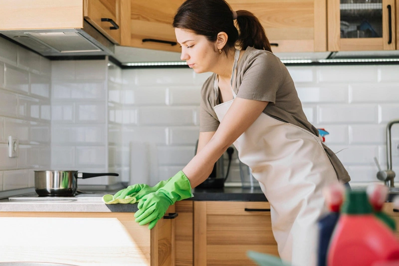 Personal din Asia pentru curățenie