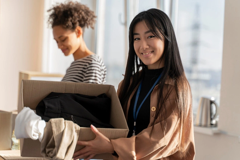 Personal din Asia pentru depozite