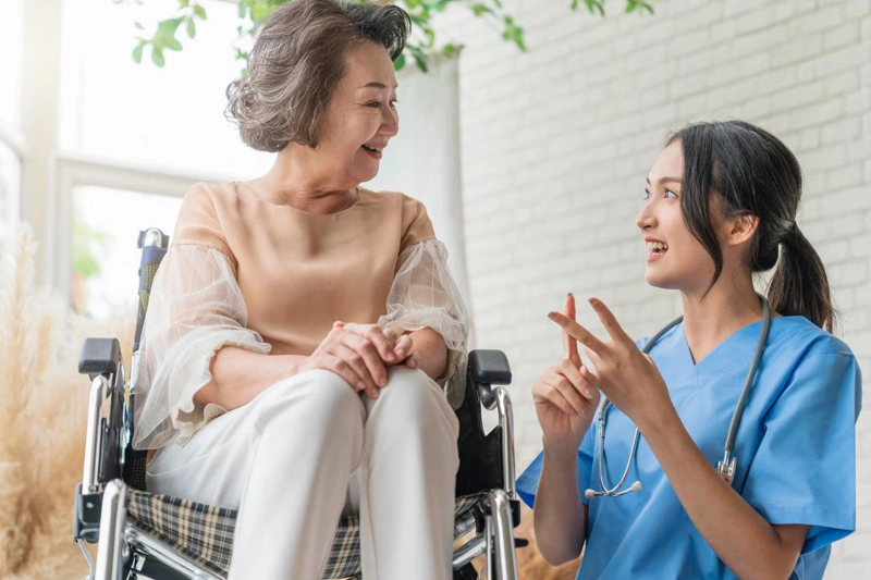 Personal din Asia pentru îngrijire bătrâni