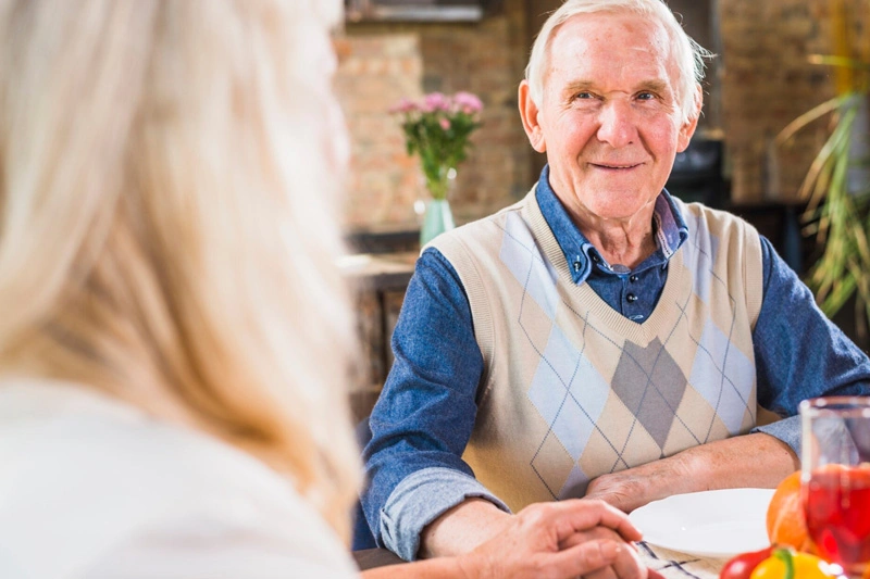 personal îngrijire bătrâni